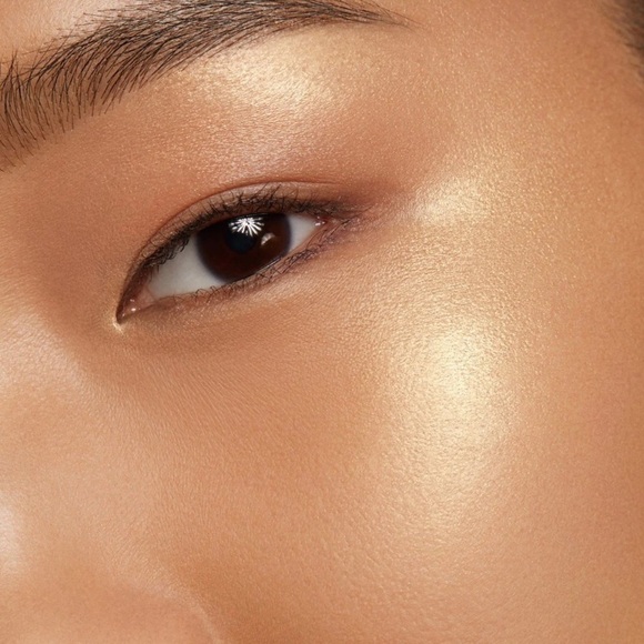 Surratt Surreal Skin Concealer Shade 7 | Caramel With Peach To Warm Undertones - Picture 6 of 11